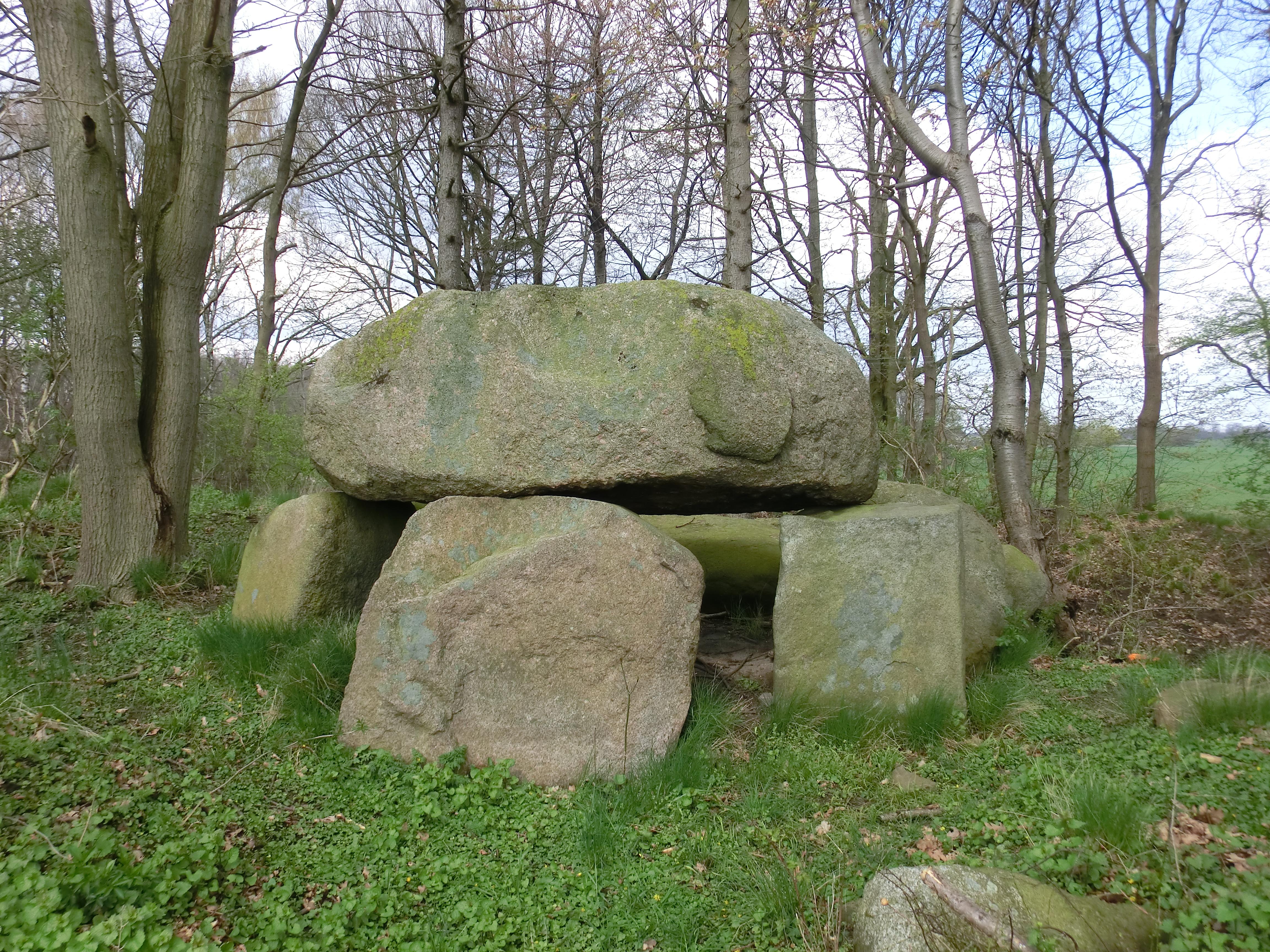 Großsteingräber bei Lonvitz